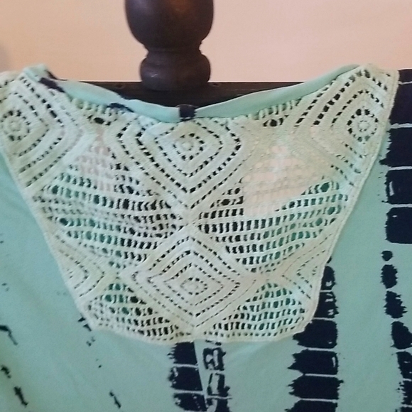 B.L.E.U Blouse - Picture 3 of 5